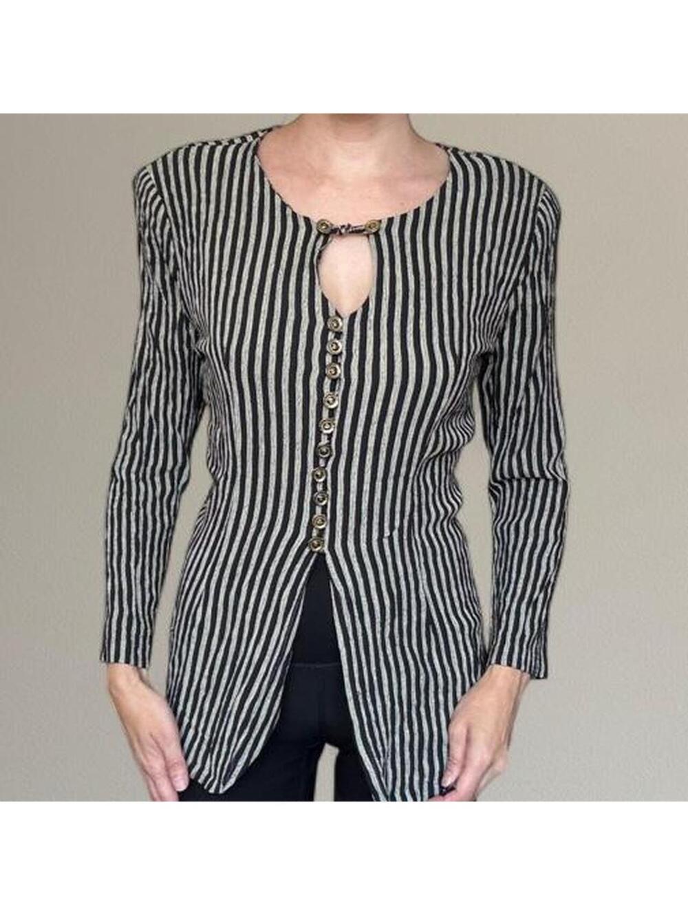 Vintage button-up keyhole jacket. Fits L/XL.